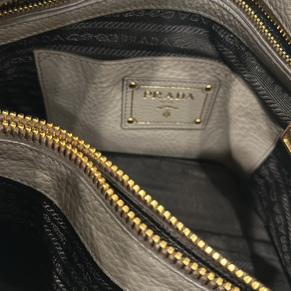 Prada handbag with shoulder straps - Picture 5 of 7